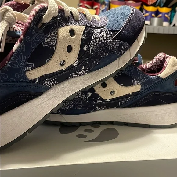 Saucony Originals Navy and Cream Sneakers - Picture 3 of 4